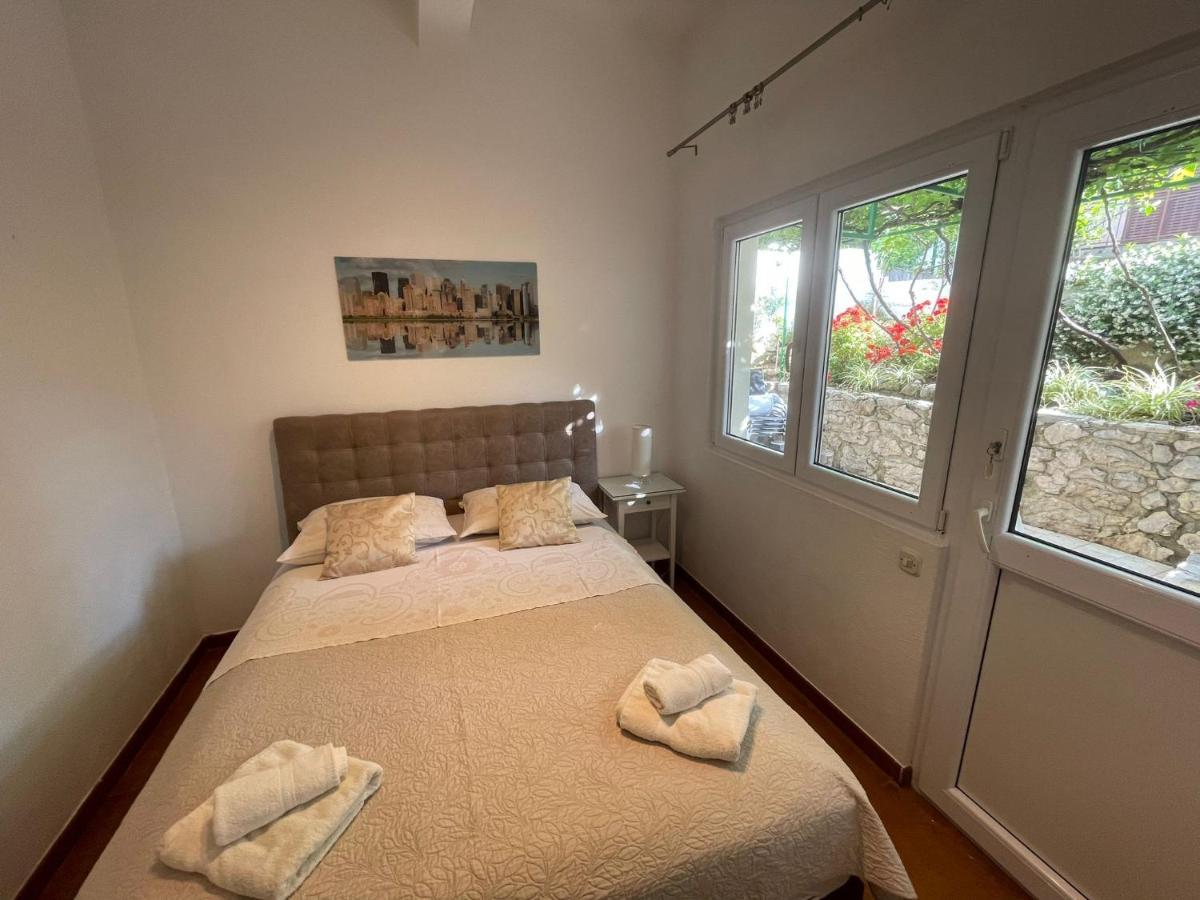 Apartments Anica & Gabriela Makarska Bagian luar foto