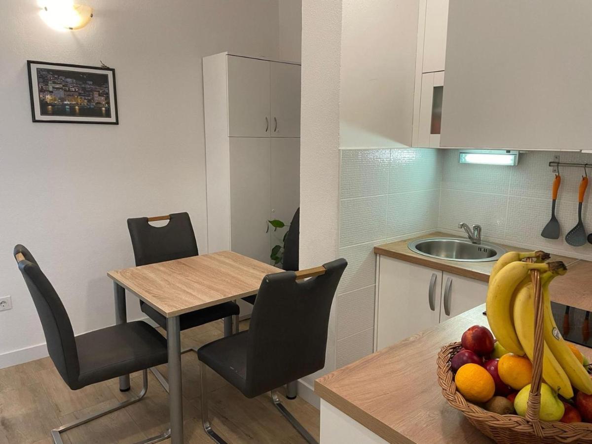 Apartments Anica & Gabriela Makarska Bagian luar foto