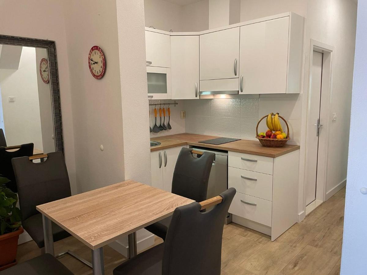 Apartments Anica & Gabriela Makarska Bagian luar foto