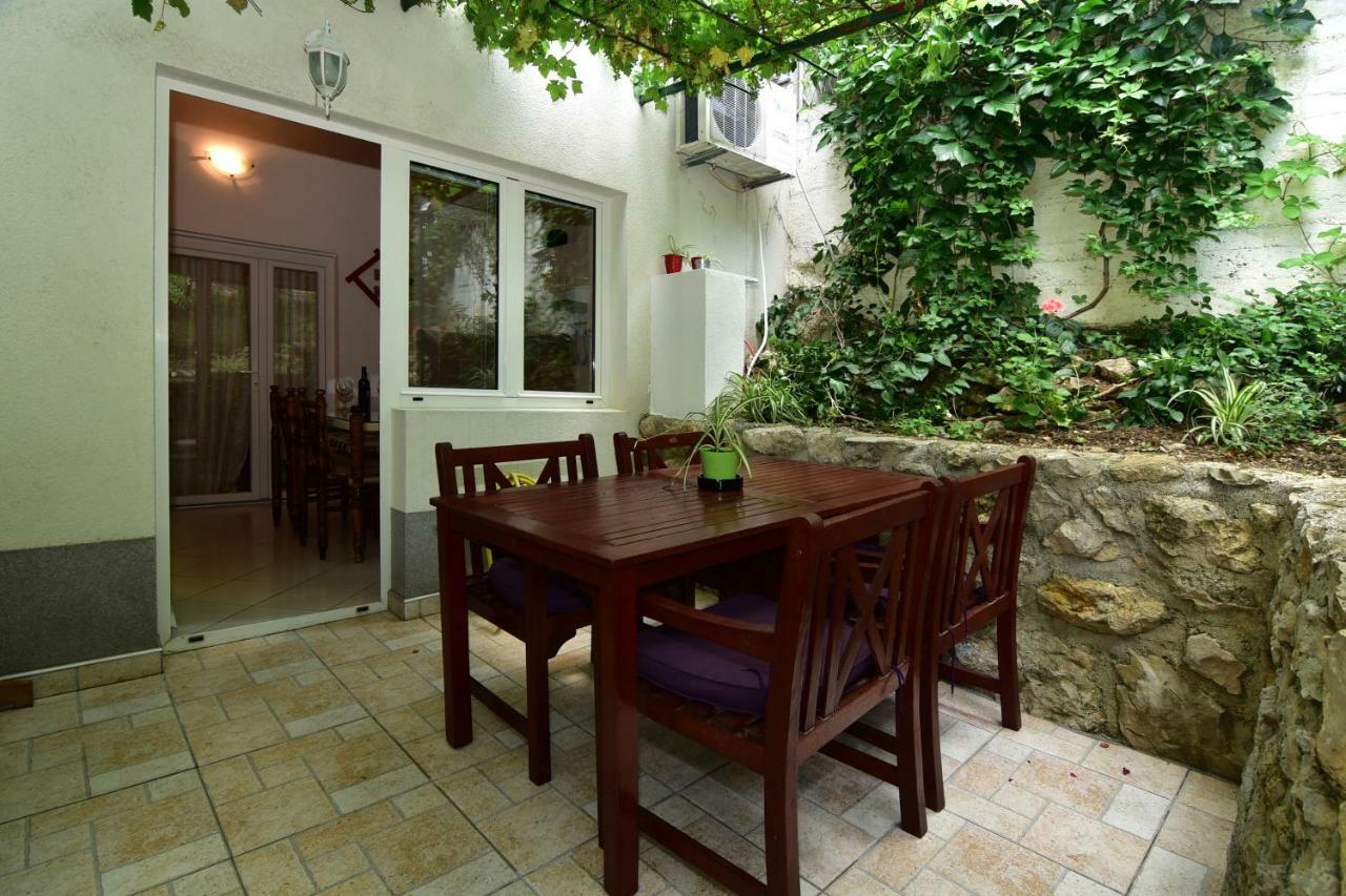Apartments Anica & Gabriela Makarska Bagian luar foto
