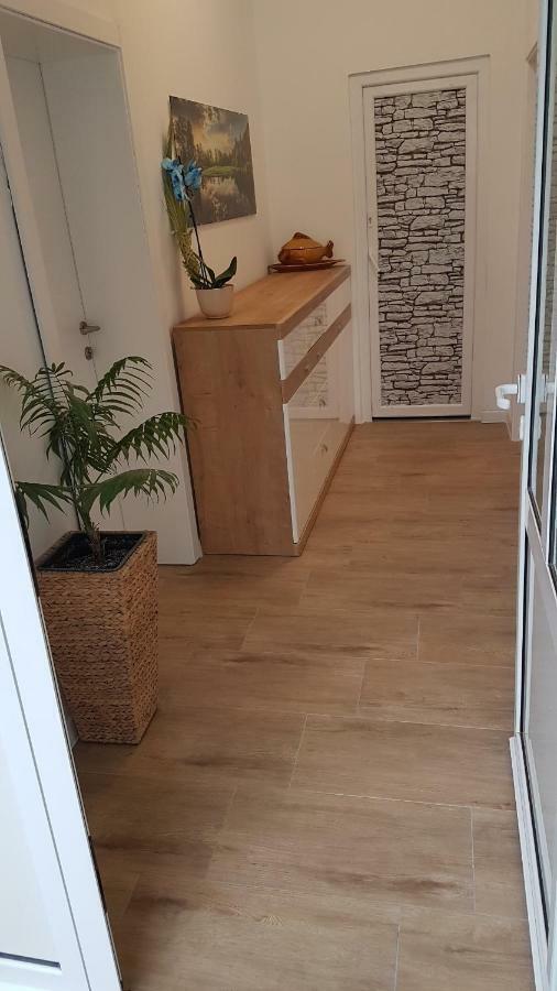 Apartments Anica & Gabriela Makarska Bagian luar foto