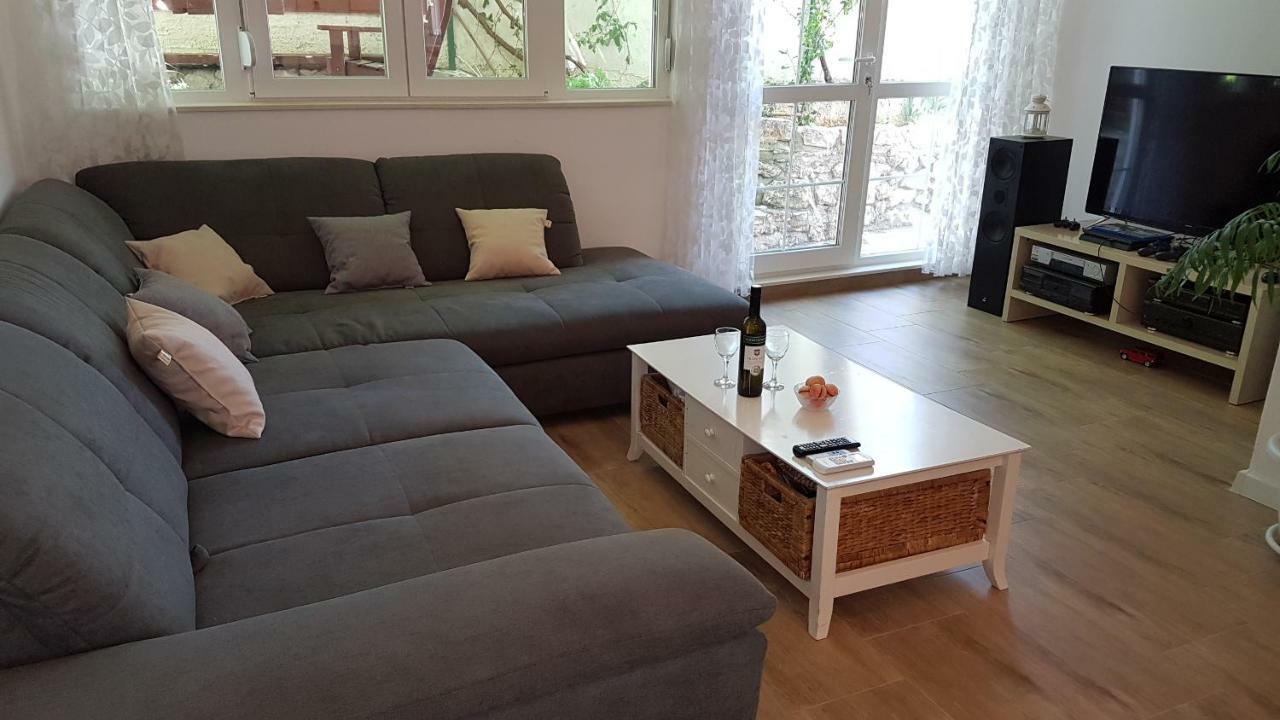 Apartments Anica & Gabriela Makarska Bagian luar foto